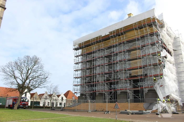 Bouwzeil Grote Kerk waaien weg