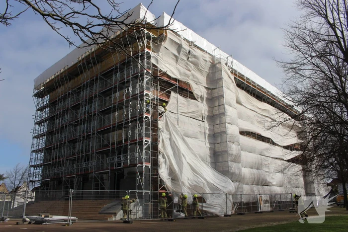 Bouwzeil Grote Kerk waaien weg