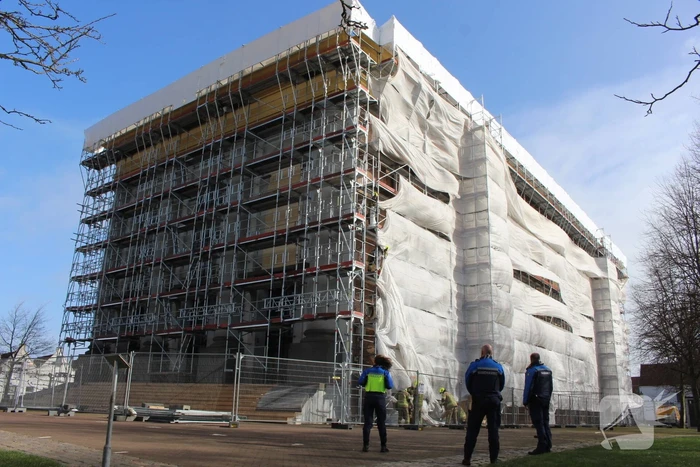 Bouwzeil Grote Kerk waaien weg