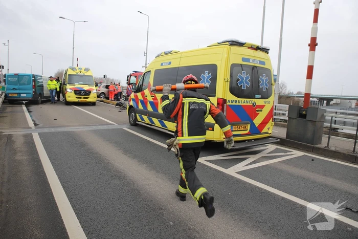 Ernstig ongeval op Coenecoopbrug