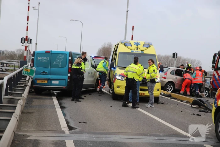 Ernstig ongeval op Coenecoopbrug