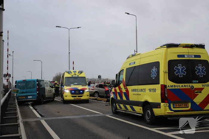 Ernstig ongeval op Coenecoopbrug