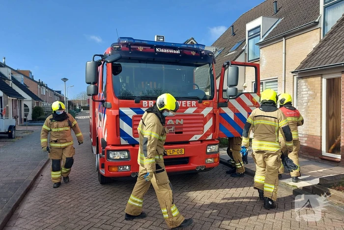 Dakpannen waaien van dak woning af
