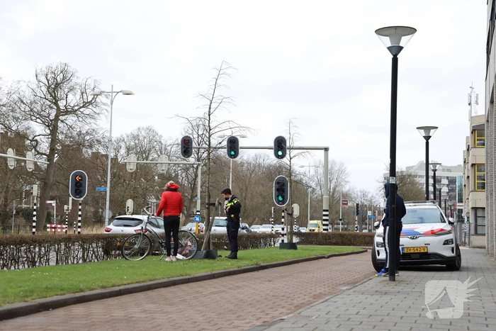 Vrouw gaat onderuit en raakt gewond