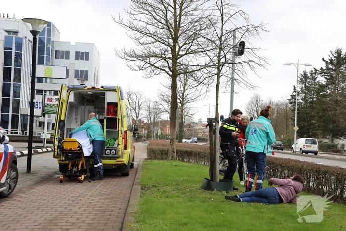 Vrouw gaat onderuit en raakt gewond