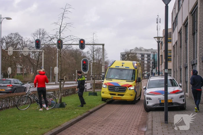Vrouw gaat onderuit en raakt gewond