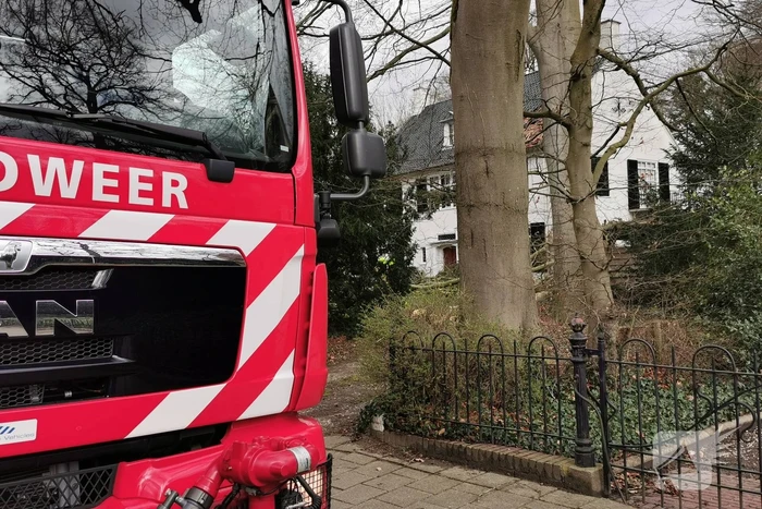 Dak flink beschadigd door de storm