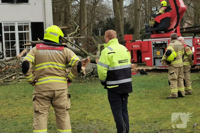 Dak flink beschadigd door de storm