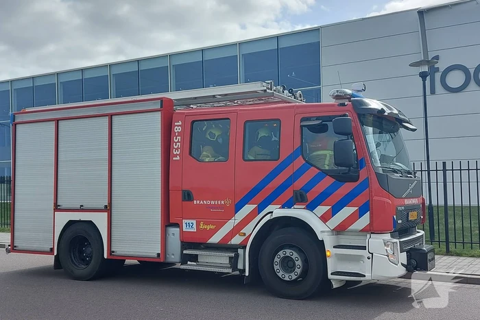 Dakplaat losgelaten door storm