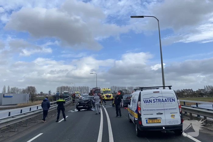 Enorme schade bij frontale aanrijding