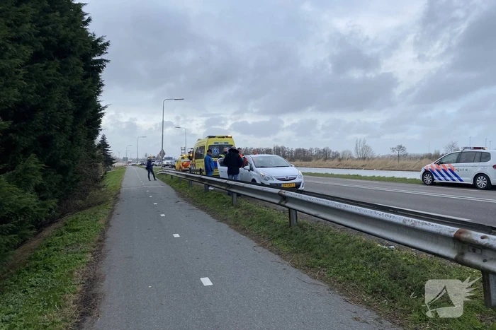 Inzittende gewond uit auto gehaald