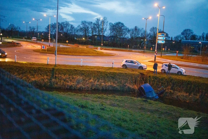 Auto raakt te water