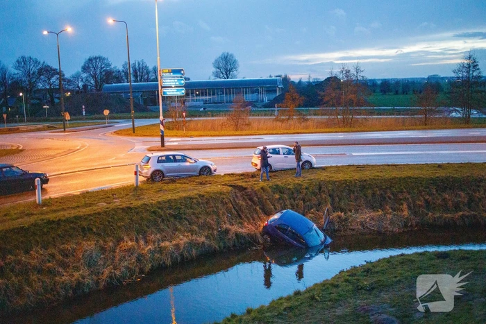 Auto raakt te water