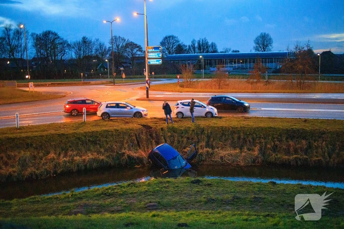 Auto raakt te water