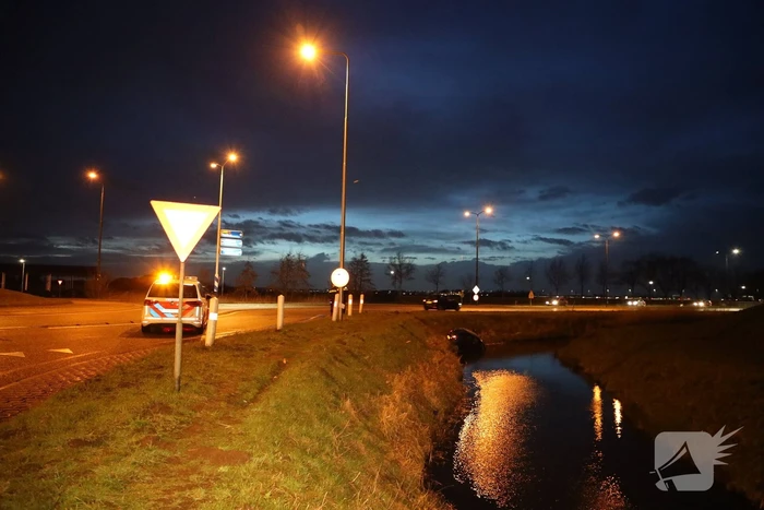 Auto raakt te water