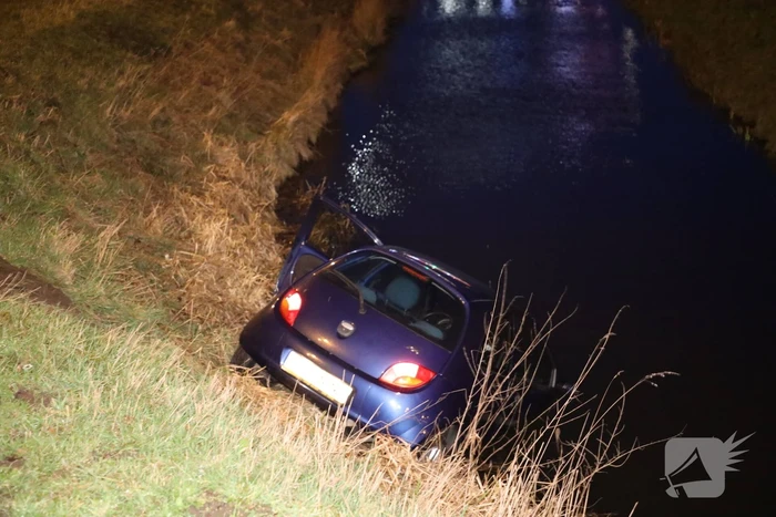 Auto raakt te water