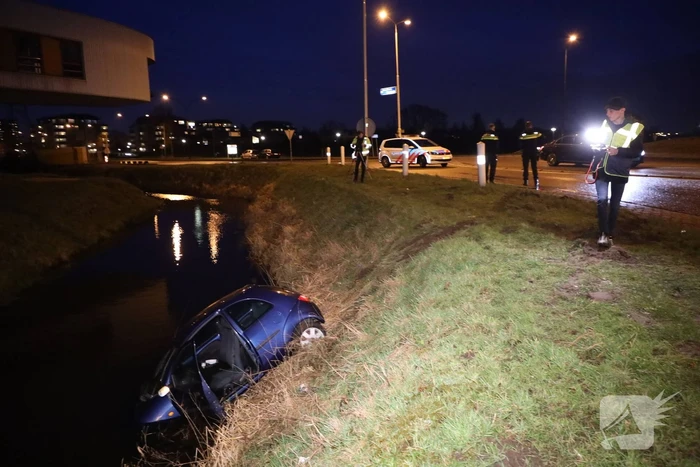 Auto raakt te water
