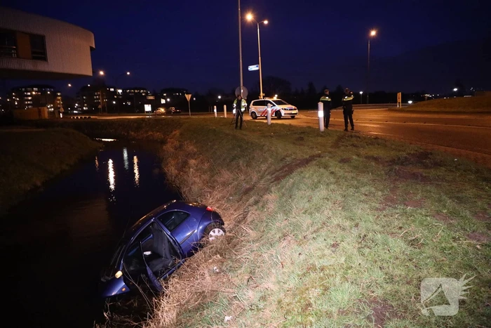 Auto raakt te water