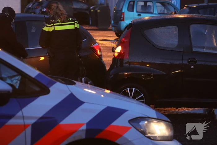 Bestuurder botst op personenauto door parkeerfout