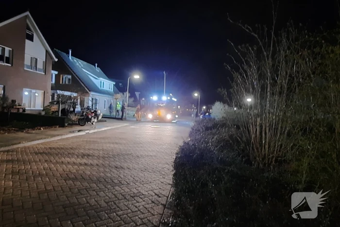 Brandweer doet onderzoek naar brand in schoorsteen