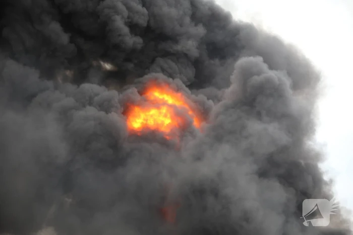 Grote brand bij autosloperij