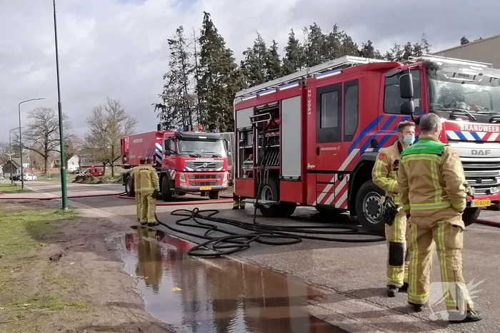 Grote brand bij autosloperij