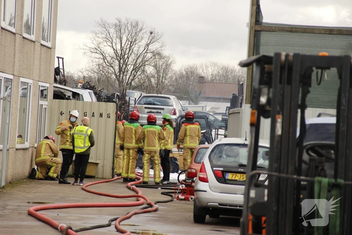 Grote brand bij autosloperij