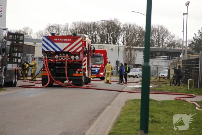 Grote brand bij autosloperij