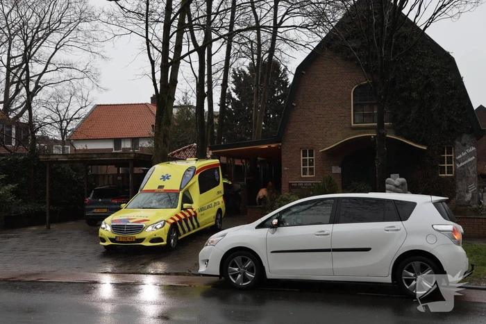 Scooter en bestelbus met elkaar in aanrijding