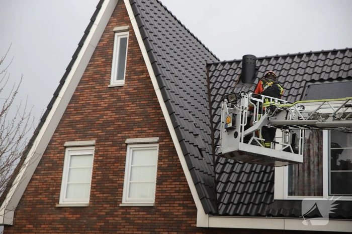 Losliggende dakpannen op woning