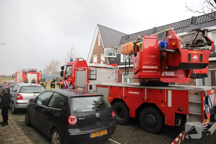 Losliggende dakpannen op woning