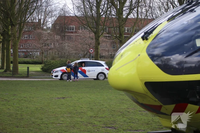 Traumahelikopter haalt coronapatiënt op