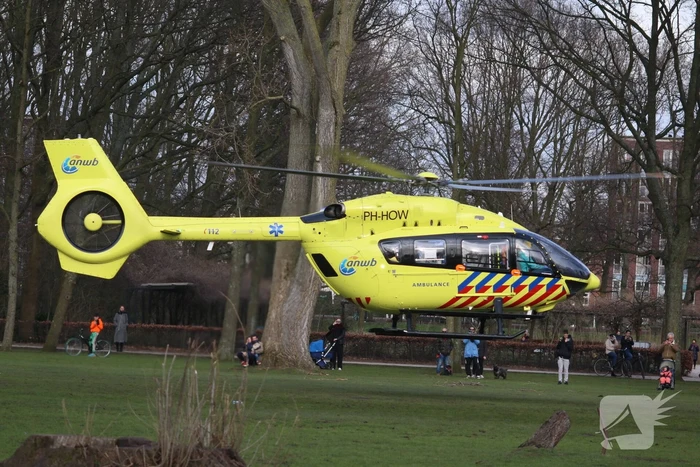 Traumahelikopter haalt coronapatiënt op