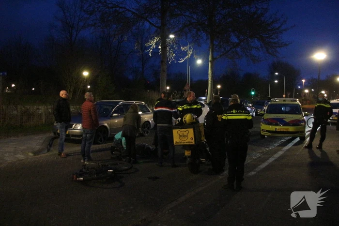 Maaltijdbezorger en fietser in botsing