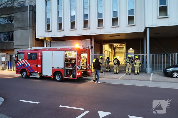 Brandweer verricht metingen na ammoniaklek in Riedel BV