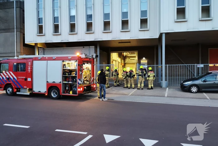 Brandweer verricht metingen na ammoniaklek in Riedel BV