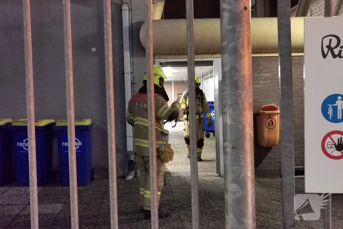 Brandweer verricht metingen na ammoniaklek in Riedel BV