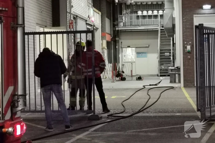 Brandweer verricht metingen na ammoniaklek in Riedel BV