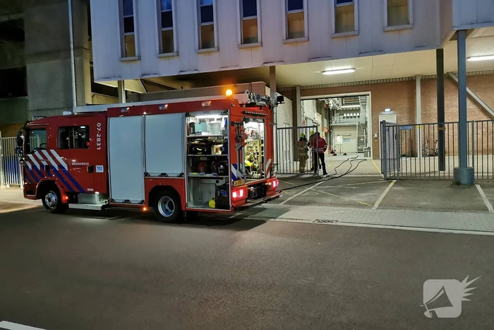 Brandweer verricht metingen na ammoniaklek in Riedel BV