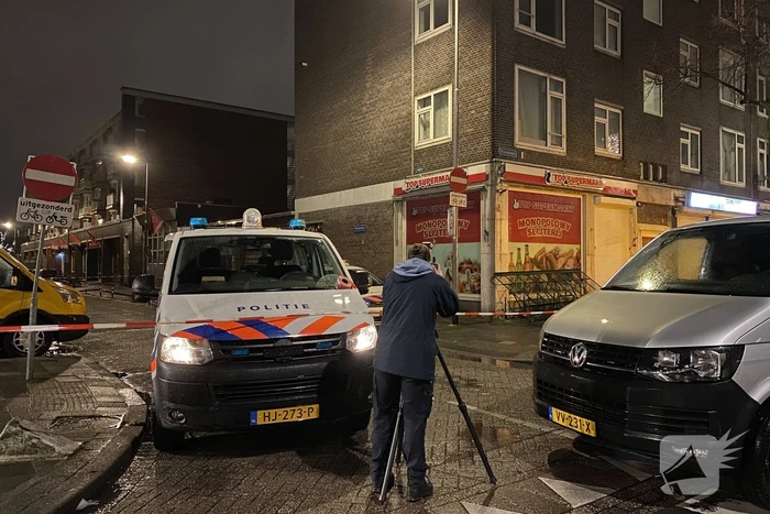 Meerdere kogelinslagen bij slijterij