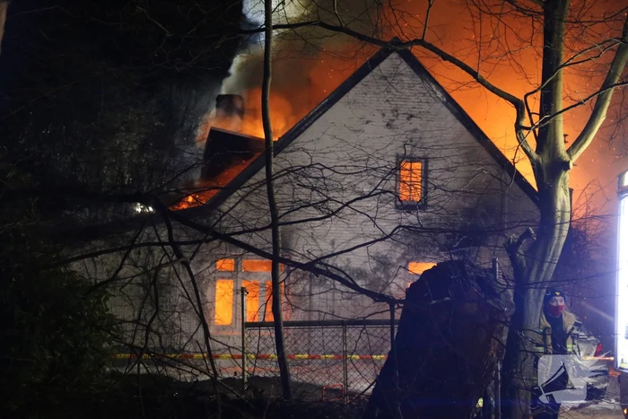 Woning verwoest door uitslaande brand