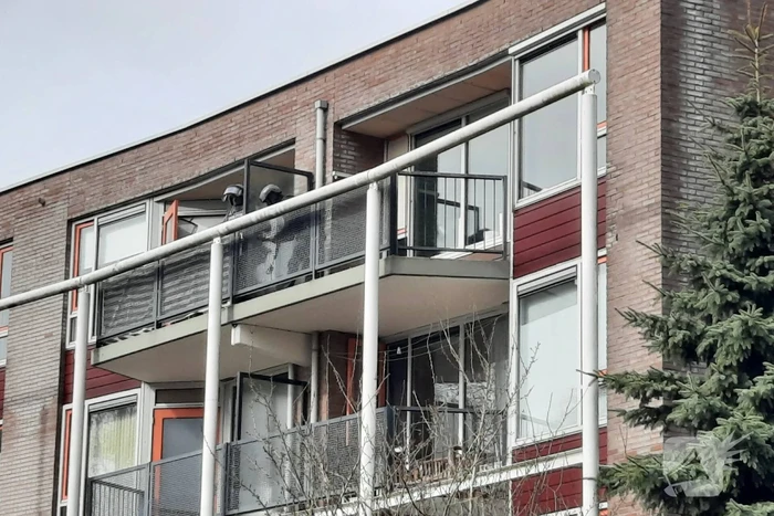 Arrestatieteam haalt persoon met verward gedrag uit de woning