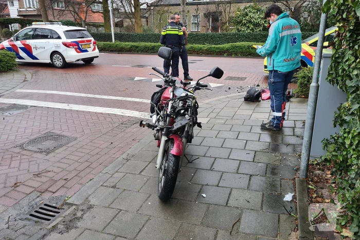 Automobilist rijdt door na aanrijding met motor