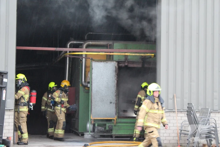 Veel rookontwikkeling na brand in machine
