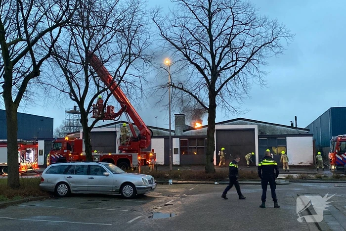 Uitslaande brand in leegstaand bedrijfspand