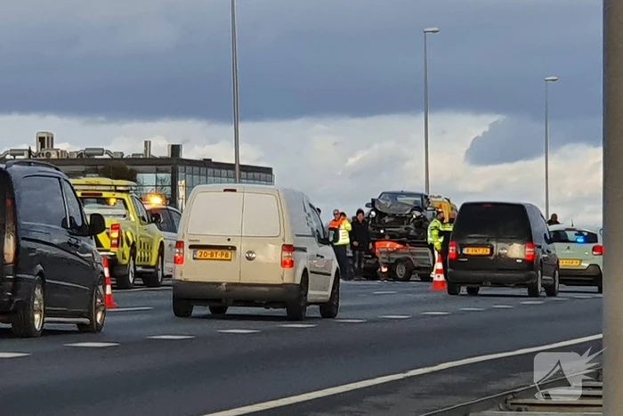 Snelweg dicht na ongeval met meerdere voertuigen