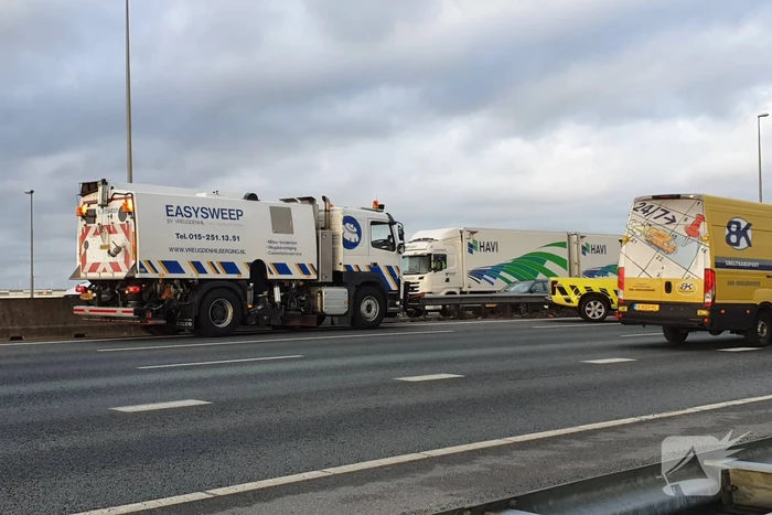 Snelweg dicht na ongeval met meerdere voertuigen