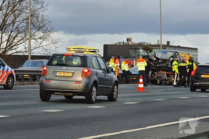 Snelweg dicht na ongeval met meerdere voertuigen