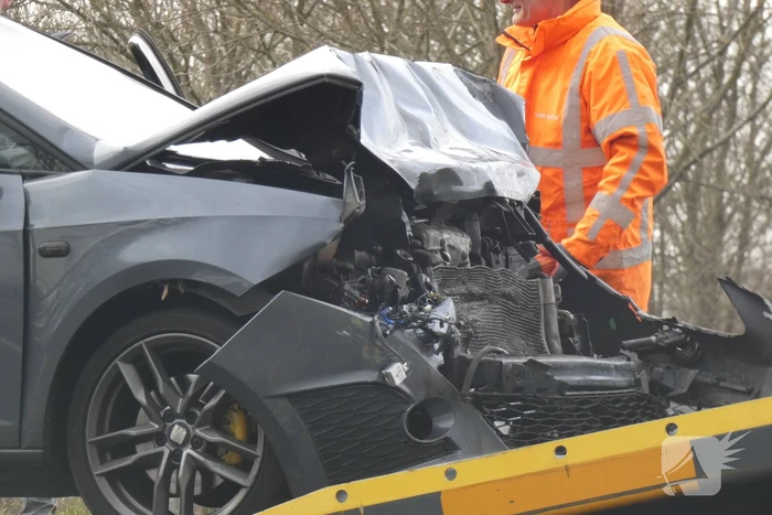 File na aanrijding tussen drie voertuigen