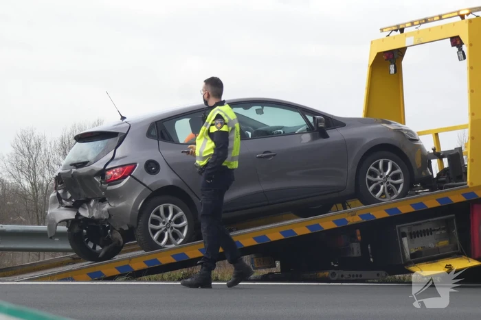 File na aanrijding tussen drie voertuigen